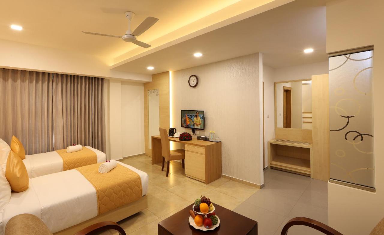 Отель Flora Charishma Residency Aluva Коччи Экстерьер фото