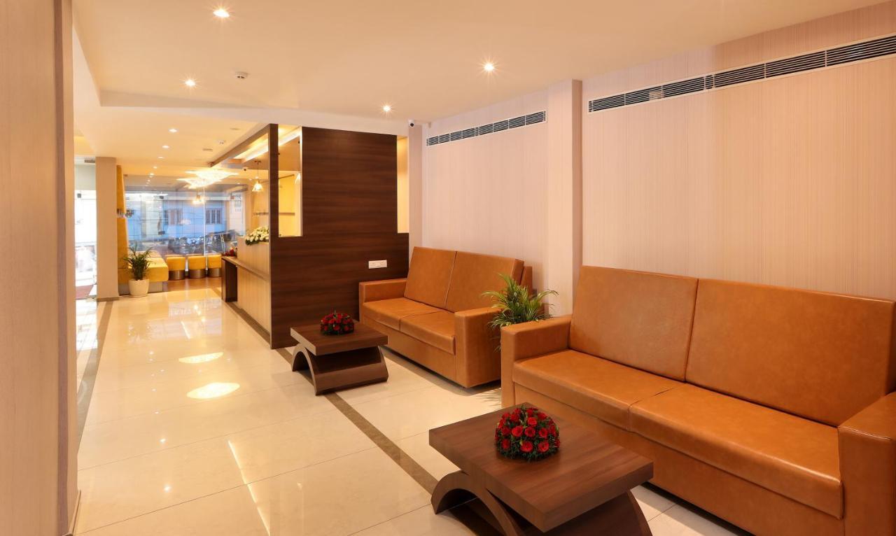 Отель Flora Charishma Residency Aluva Коччи Экстерьер фото