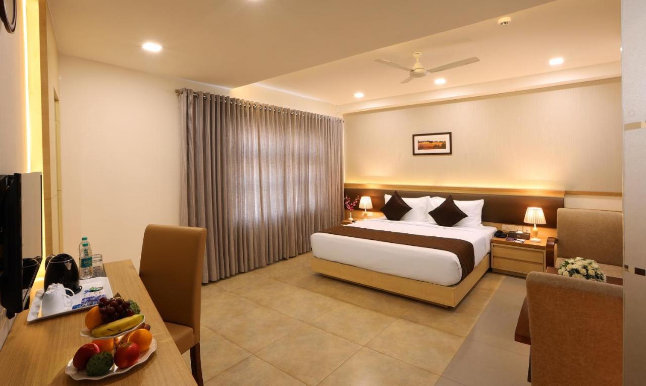 Отель Flora Charishma Residency Aluva Коччи Экстерьер фото